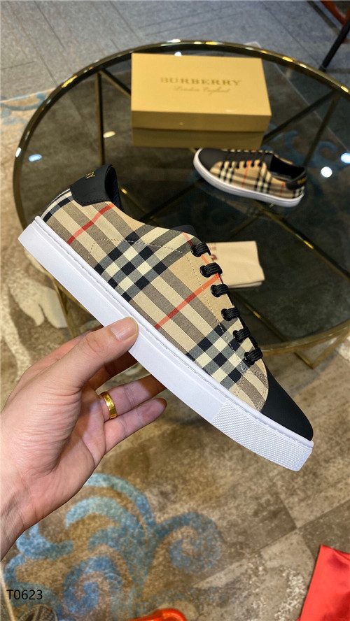 Burberry Shoes-M-120