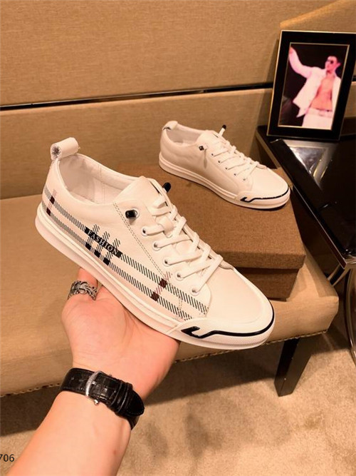 Burberry Shoes-M-150