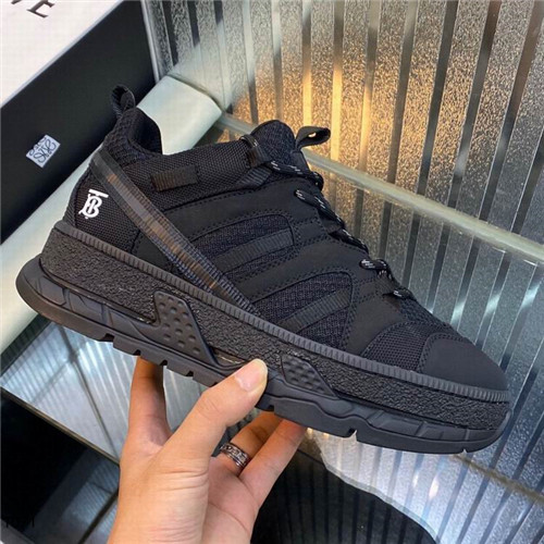 Burberry Shoes-M-180