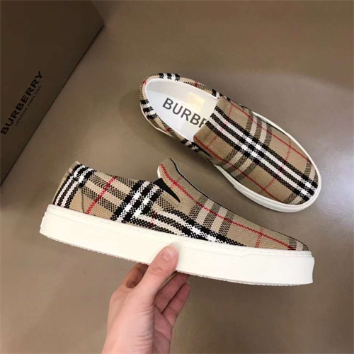 Burberry Shoes-M-329