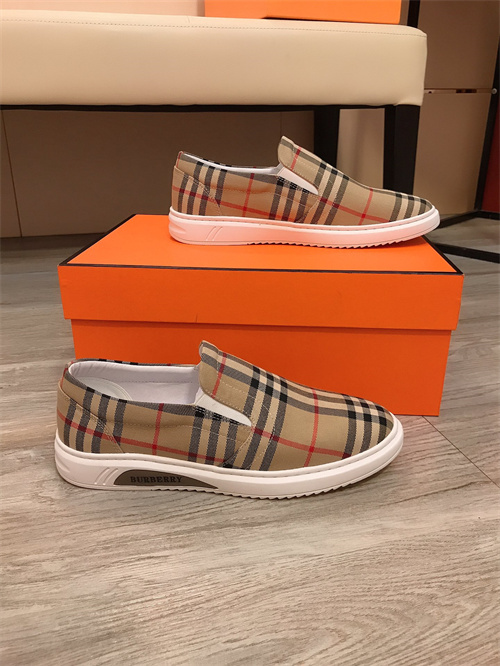 Burberry Shoes-M-344