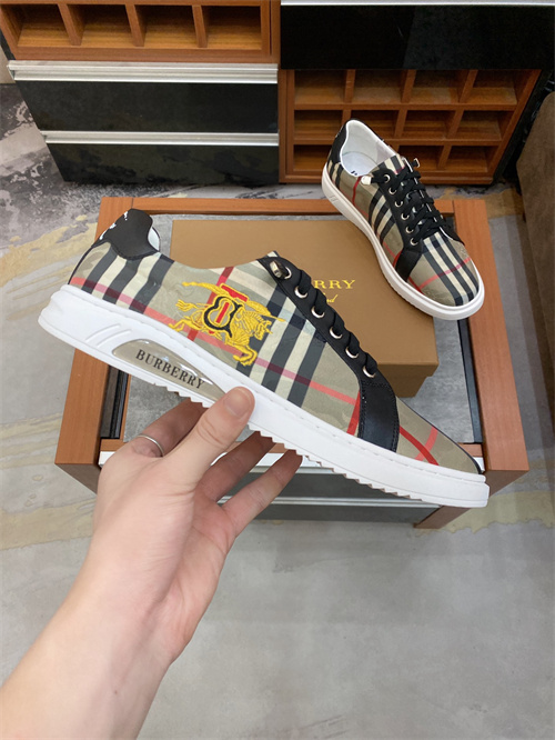 Burberry Shoes-M-358