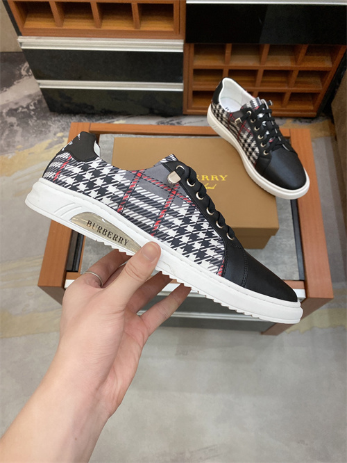 Burberry Shoes-M-359