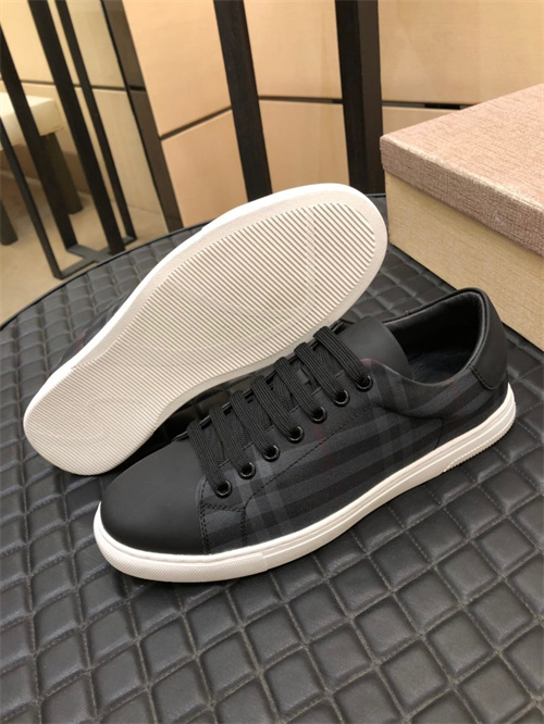Burberry Shoes-M-372