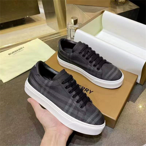 Burberry Shoes-M-378