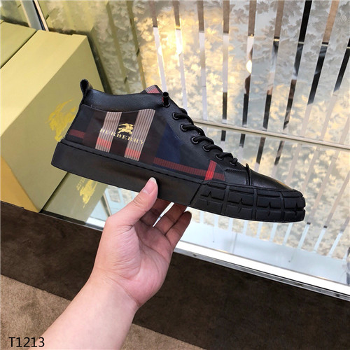 Burberry Shoes-M-040