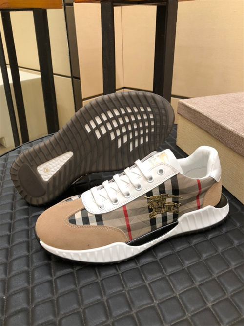 Burberry Shoes-M-421