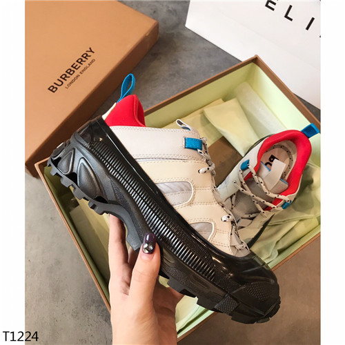 Burberry Shoes-M-043