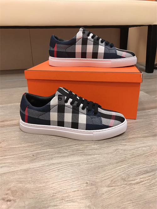 Burberry Shoes-M-450