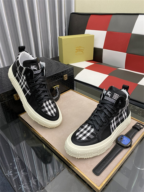Burberry Shoes-M-476