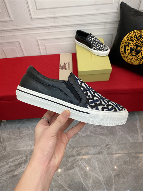 Burberry Shoes-M-478