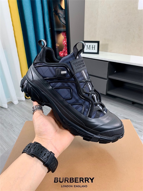 Burberry Shoes-M-491