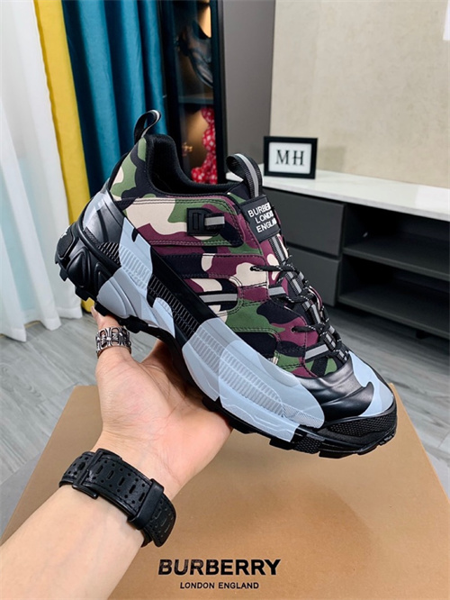 Burberry Shoes-M-493