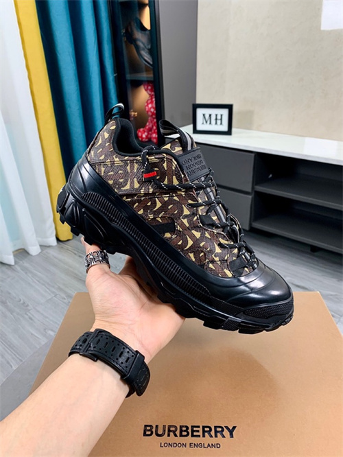 Burberry Shoes-M-500