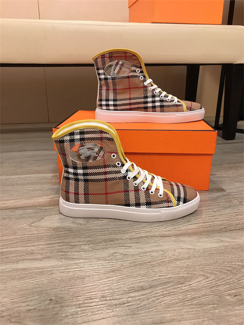 Burberry Shoes-M-516
