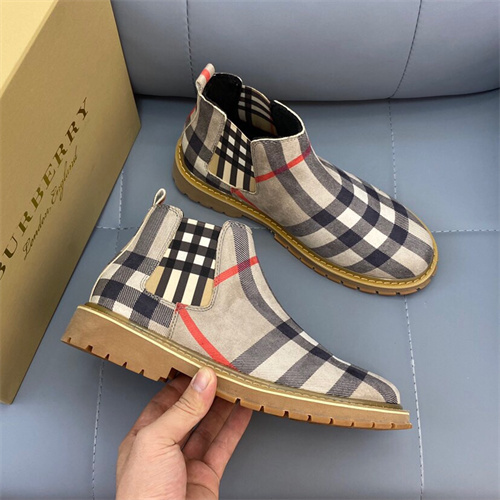 Burberry Shoes-M-523