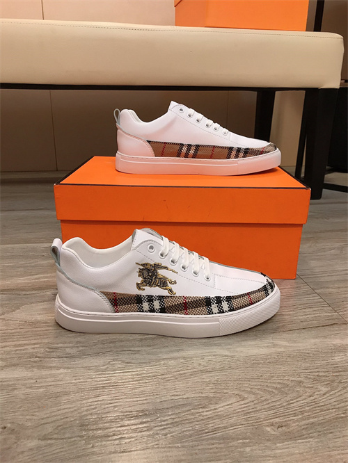 Burberry Shoes-M-529