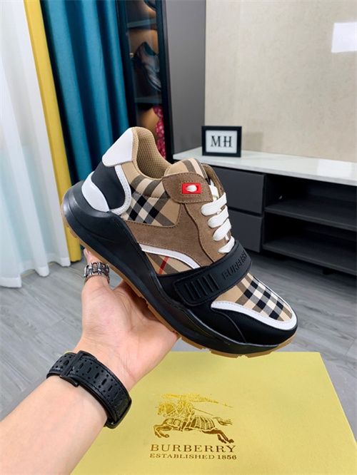 Burberry Shoes-M-537