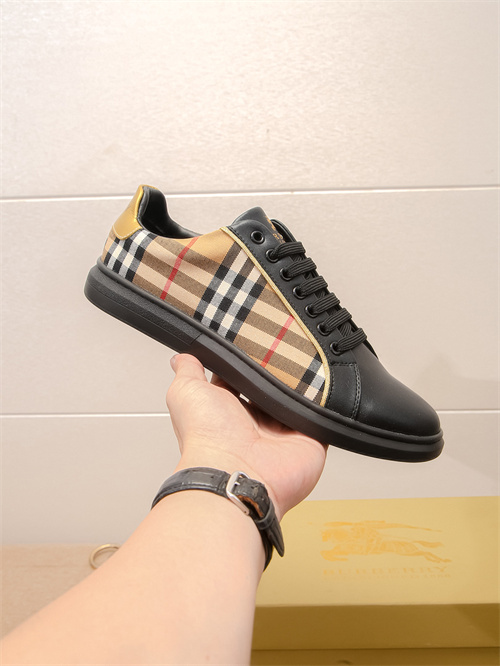 Burberry Shoes-M-545