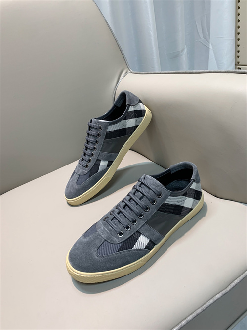 Burberry Shoes-M-581