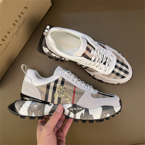 Burberry Shoes-M-586
