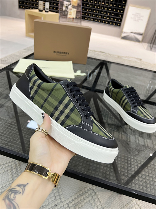 Burberry Shoes-M-591