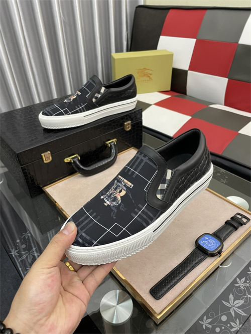Burberry Shoes-M-600