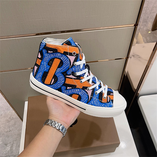 Burberry Shoes-M-610