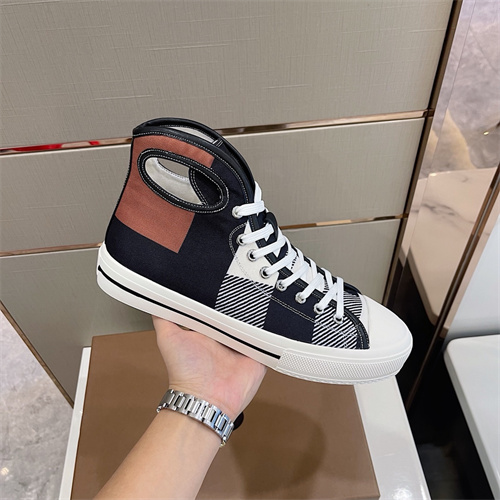 Burberry Shoes-M-613