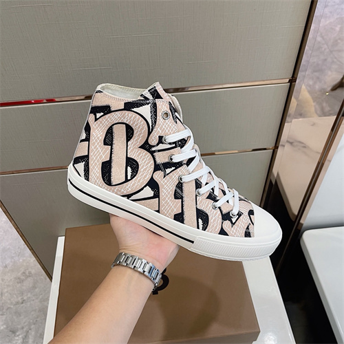 Burberry Shoes-M-614