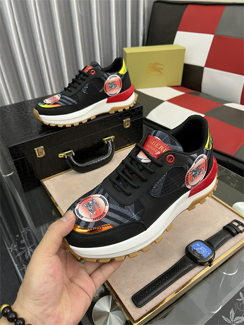 Burberry Shoes-M-639