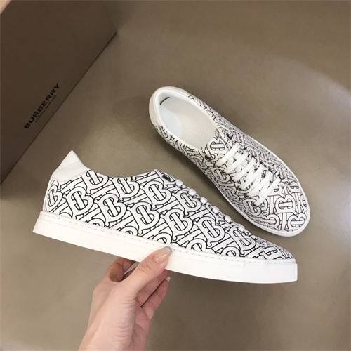 Burberry Shoes-M-644