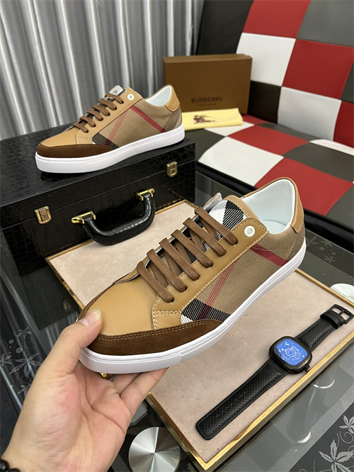 Burberry Shoes-M-646
