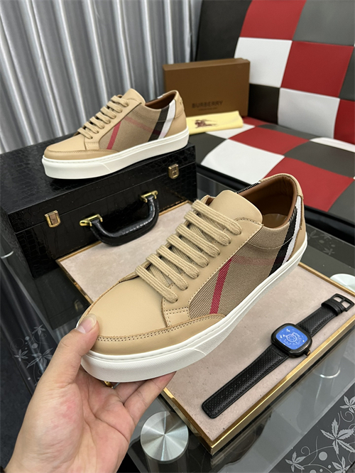 Burberry Shoes-M-647