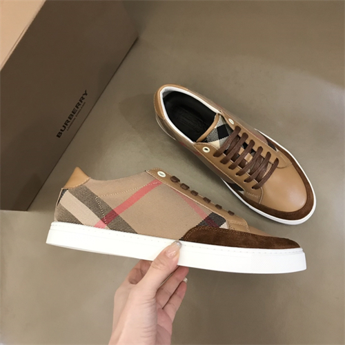 Burberry Shoes-M-657