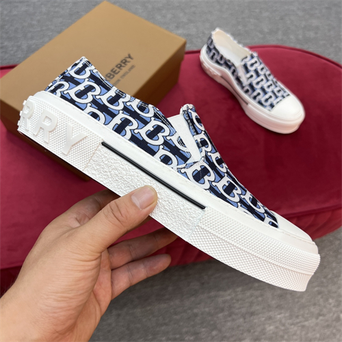 Burberry Shoes-M-675