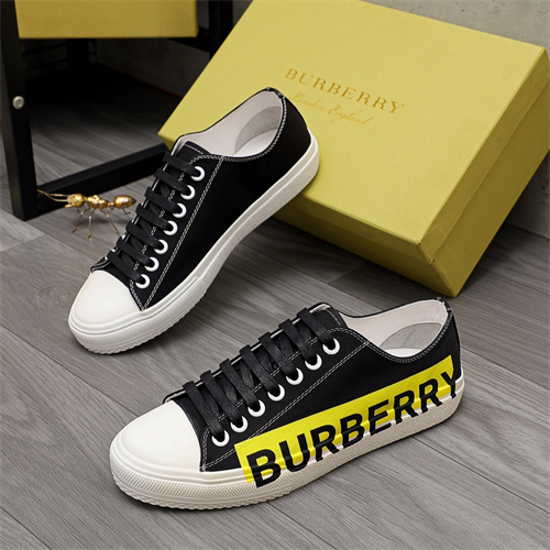 Burberry Shoes-M-679