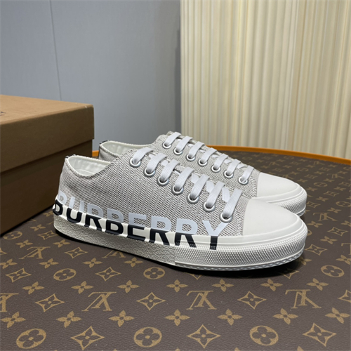 Burberry Shoes-M-685
