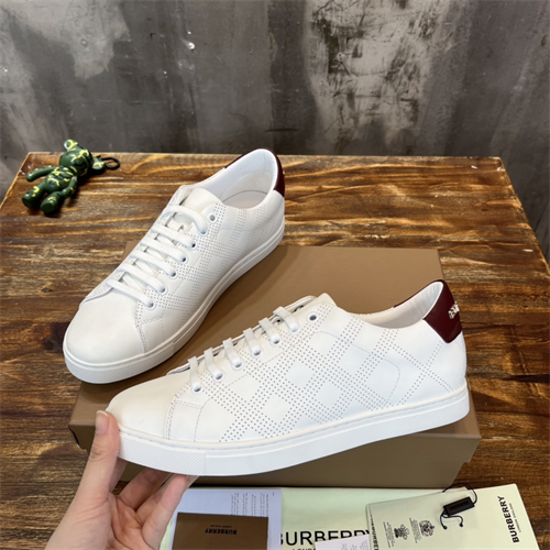 Burberry Shoes-M-686