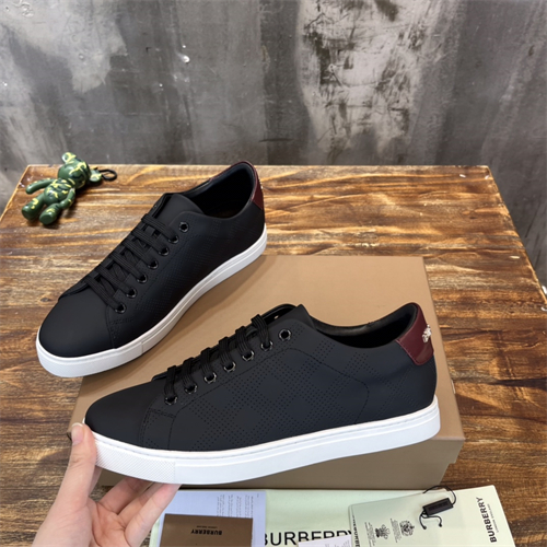Burberry Shoes-M-687