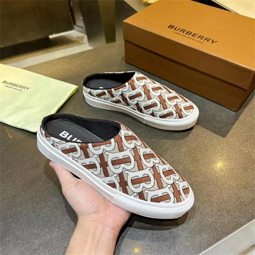 Burberry Shoes-M-698