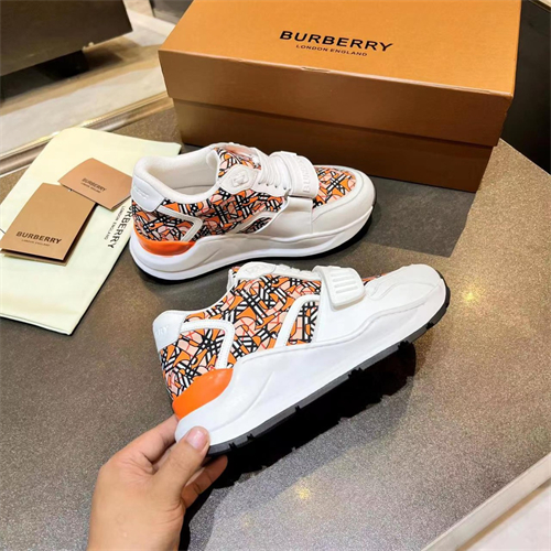 Burberry Shoes-M-711