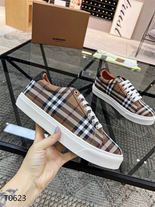 Burberry Shoes-M-723