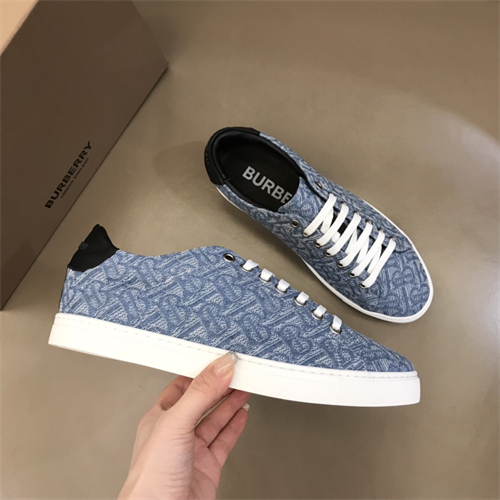 Burberry Shoes-M-734