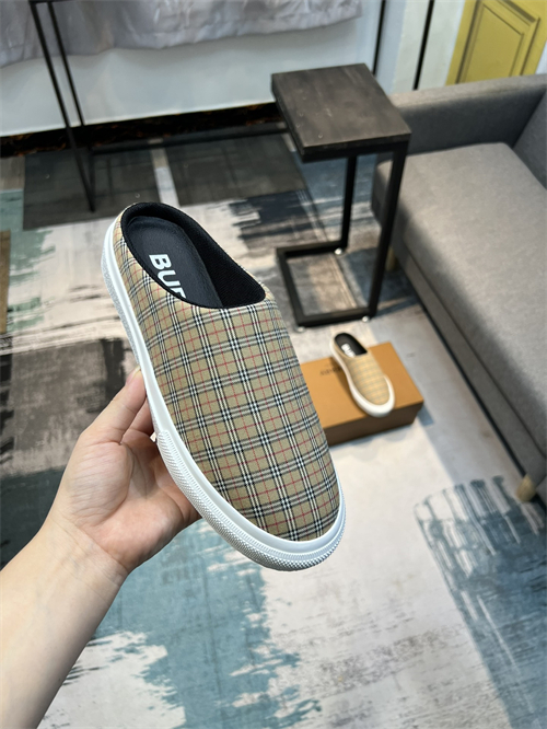 Burberry Shoes-M-737
