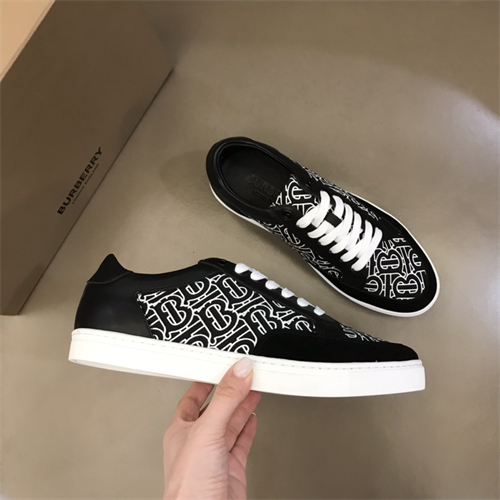 Burberry Shoes-M-749