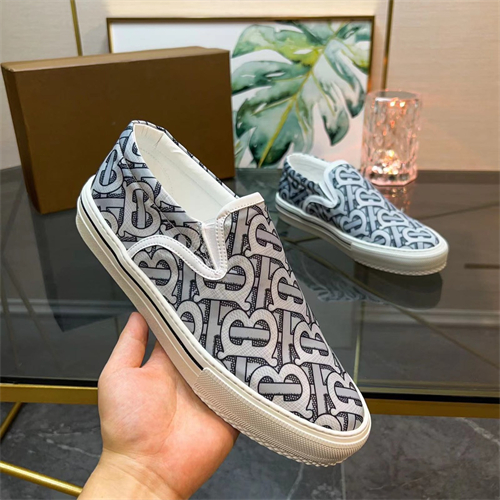 Burberry Shoes-M-751