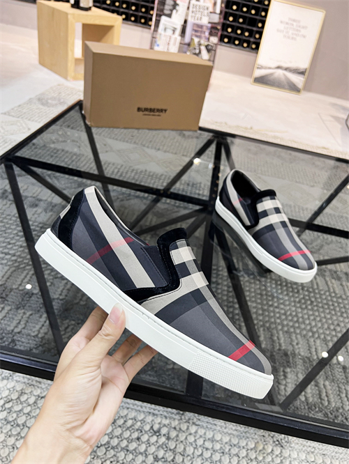 Burberry Shoes-M-756