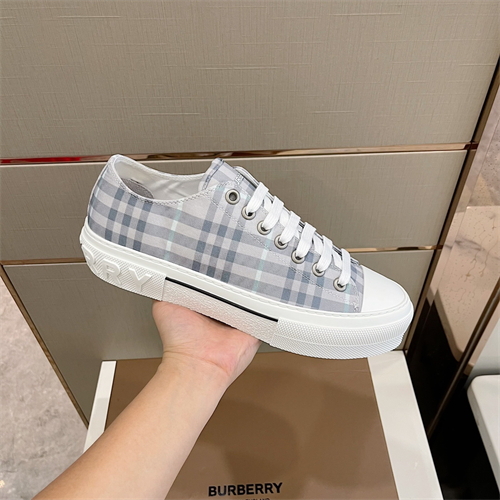 Burberry Shoes-M-764
