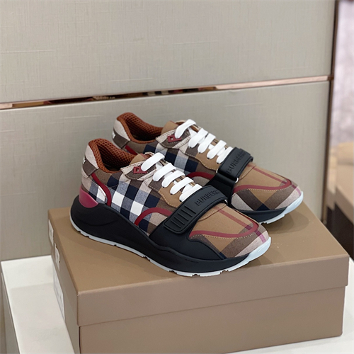 Burberry Shoes-M-776